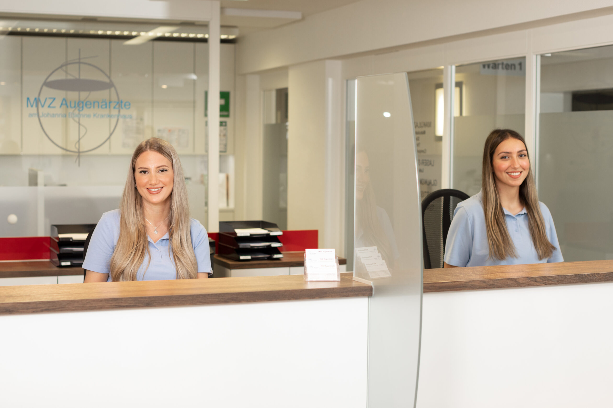 Augenarzt Terminvergabe - Empfangsteam am Hassenberg 44 in Neuss